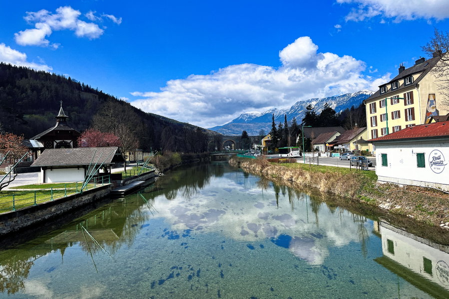 Blick von der Brücke in Payerbach. Foto: Birgit Matzinger