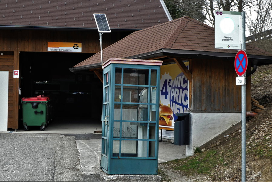 Busstation für beide Richtungen. Foto: Karl Plohovich