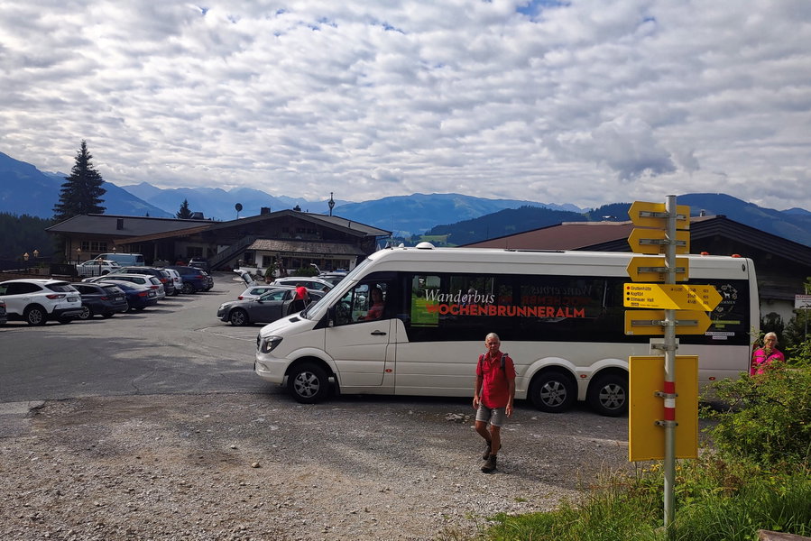 Der Wanderbus zur Wochenbrunner Alm. Foto: Simon Widy