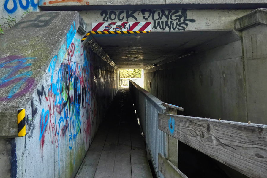 Unterführung unmittelbar nach der Autobahn Brücke. Foto: Eva Maria Ginal