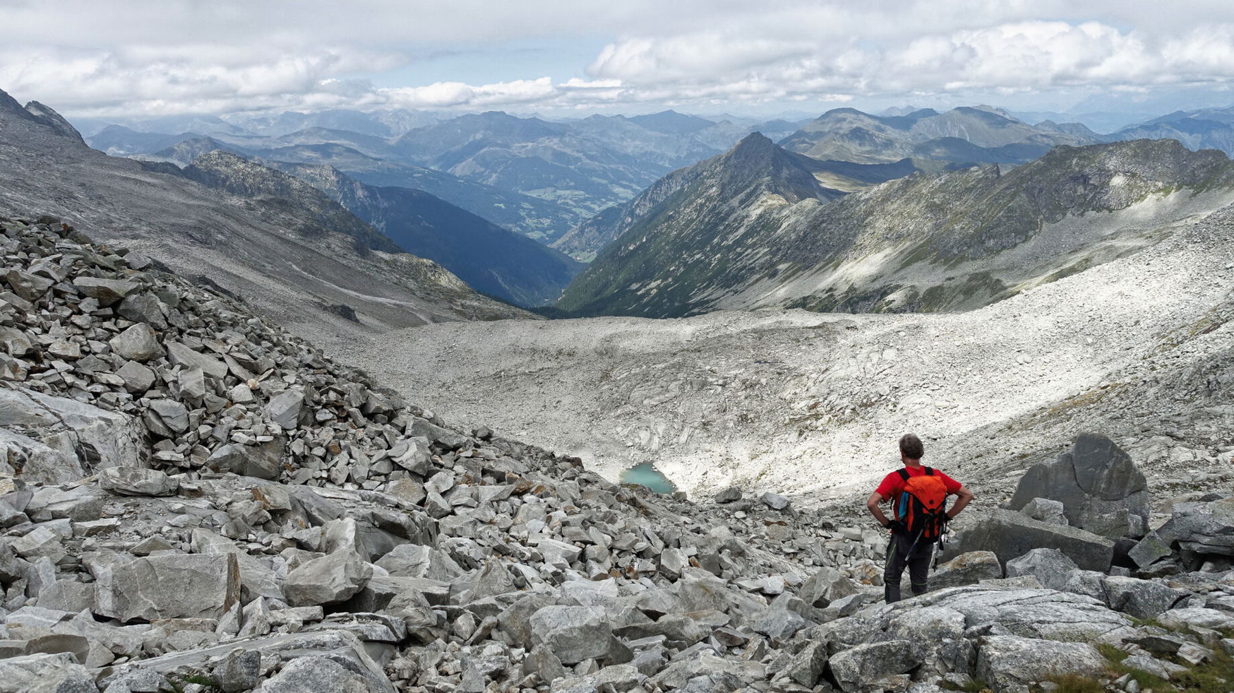 Abstieg von der Kleinelendscharte über Blockgelände, Geröll und wackelige Steine. Foto: Gerold Petritsch/Herbert Fuchs