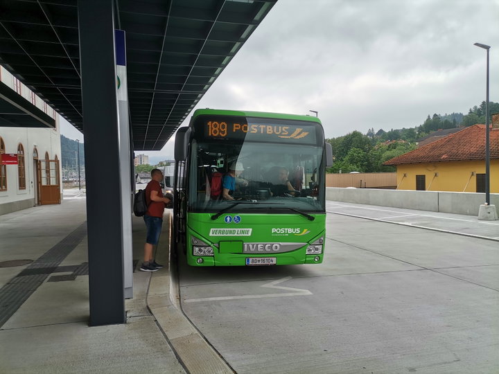 Bahnhof Mürzzuschlag, Bussteig. Foto: Veronika Schöll