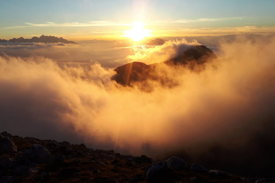 Sonnenuntergang auf der Preschern Hütte / Prešernova koča na Stolu. Foto: Gerold Petritsch