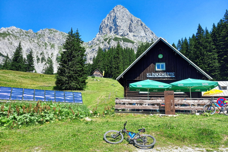 Klinke-Hütte mit Admonter Kaibling. Foto: Martina Friesenbichler
