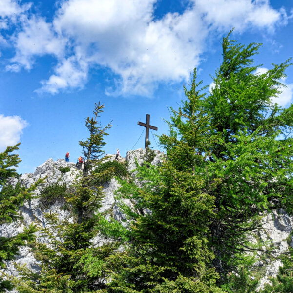 Blick zum Hochlantsch-Gipfelkreuz. Foto: Martina Friesenbichler