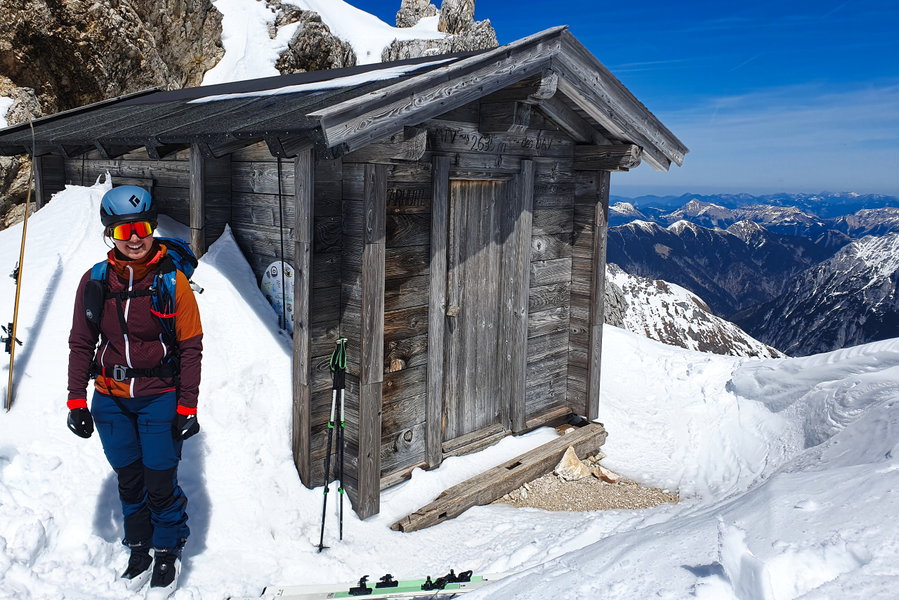 Das Notbiwak. Hier fahren wir in den Nordhang ein. Foto: Niklas, POW AT