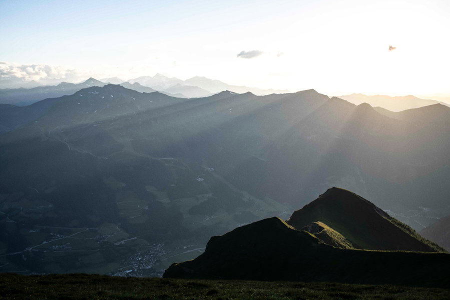 Letzte Sonnenstrahlen und Blick ins Gasteinertal. Foto: Birgit Reiter