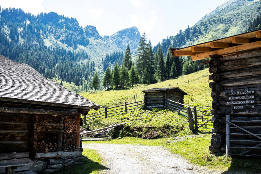 Blick zurück von der Oberen Aigenalm, links im Bild die sogenannten Evangelisten. Foto: Birgit Reiter