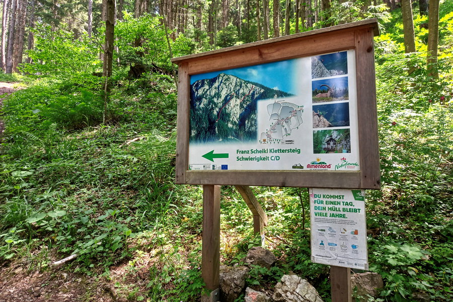 Hinweistafel Franz-Scheikl-Klettersteig. Foto: Martina Friesenbichler
