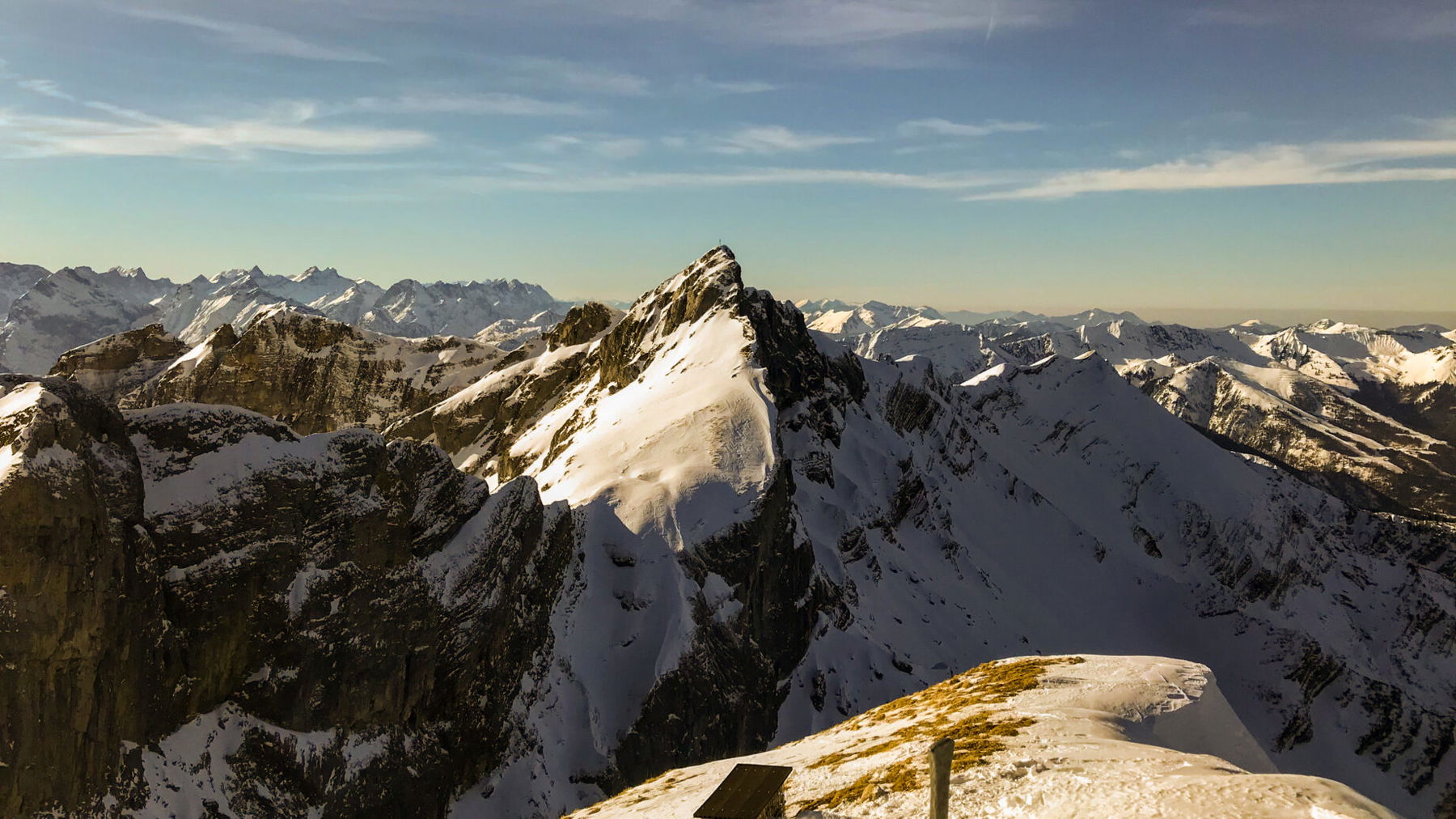 Die Gipfelaussicht Richtung Westen. Foto: David Kurz
