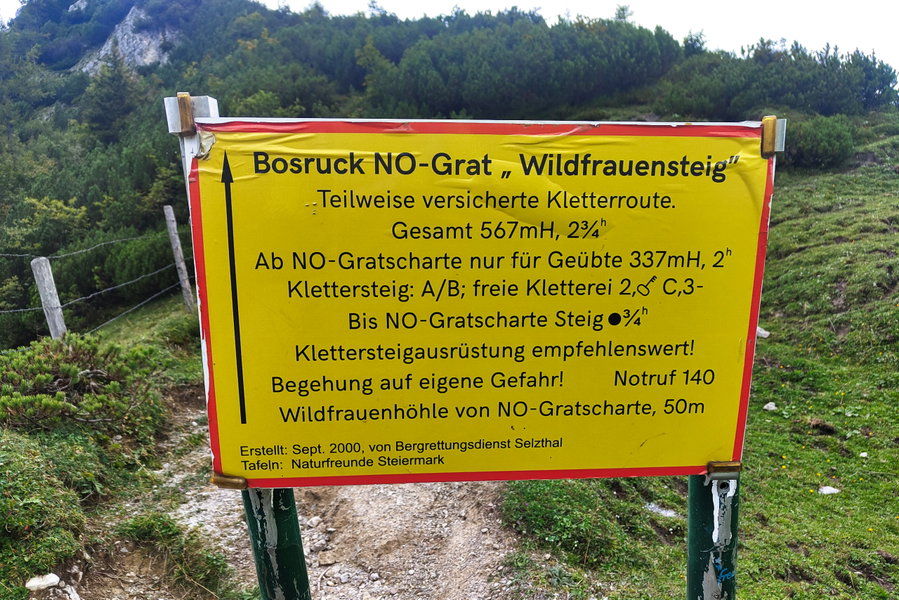 Die Schwierigkeitsangabe am Wildfrauensteig, etwas kompliziert, aber zutreffend. Foto: Simon Widy