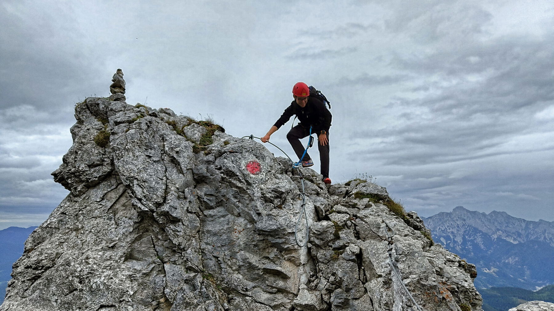 Perfekte Wegführung am ausgesetzten NO-Grat. Foto: Simon Widy