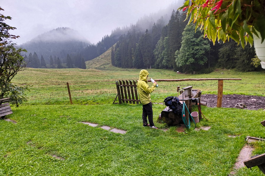 Trinkpause auf der Fuchsalm. Foto: Simon Widy