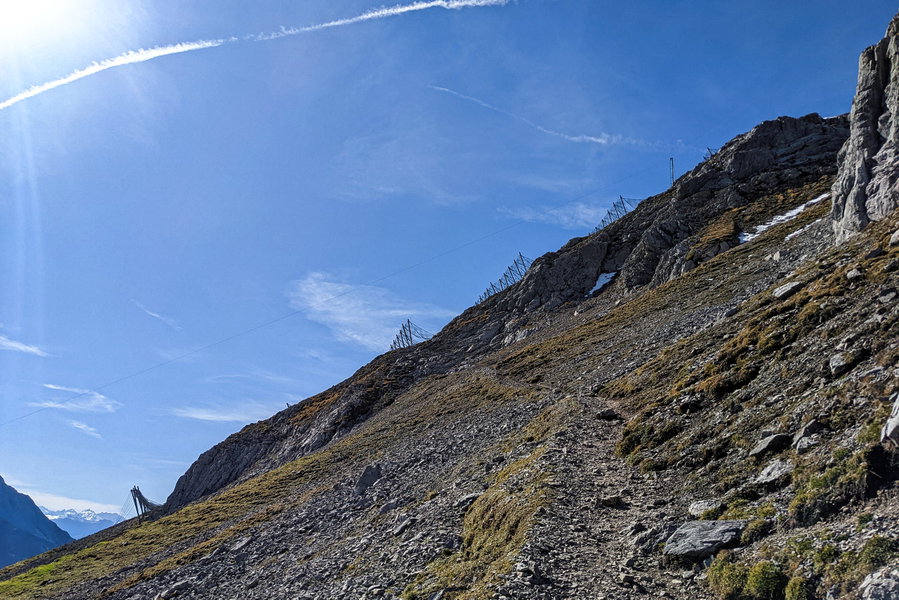 Weiter geht's. Immer auf die Steinschlagnetze zu,… Foto: Thomas Obermair