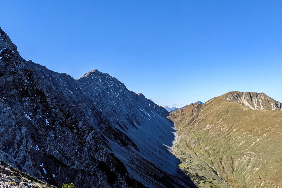 Oder versuchen wir doch den Grat weiterzugehen? Vielleicht ein andermal! Foto: Thomas Obermair