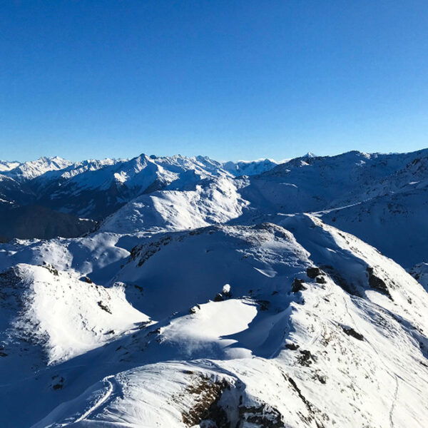 Fetzblauer Himmel am Gipfel des kleinen Gilfert. Foto: David Kurz
