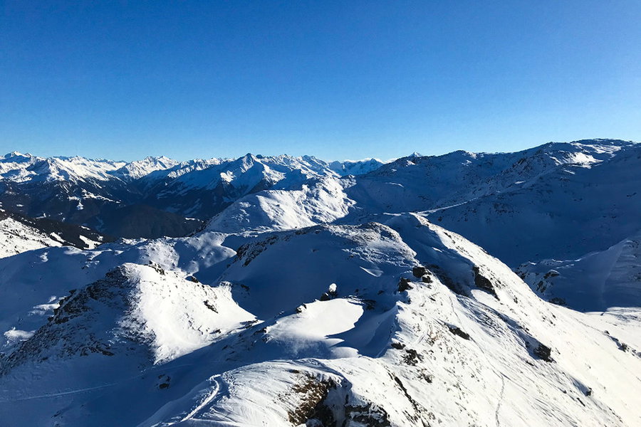 Fetzblauer Himmel am Gipfel des kleinen Gilfert. Foto: David Kurz