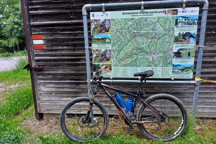 Übersichtstafel Kletterzentrum Almenland. Foto: Martina Friesenbichler