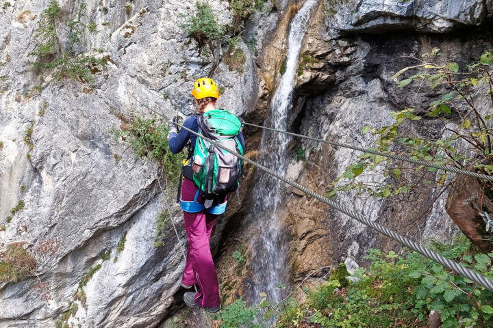 Unterwegs auf der ersten Seilbrücke, in Richtung Wasserfall. Foto: Alice Frischherz