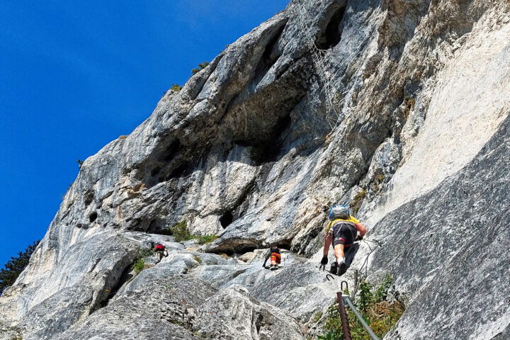 Blick auf Felix´ Himmelsleiter von unten mit den Kletterern vor mir. Foto: Alice Frischherz