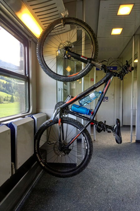 Rad sicher verstaut. Bin ich froh, dass ich kein E-Bike heben muss. Foto: Martina Friesenbichler