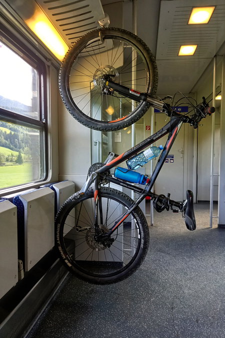 Rad sicher verstaut. Bin ich froh, dass ich kein E-Bike heben muss. Foto: Martina Friesenbichler