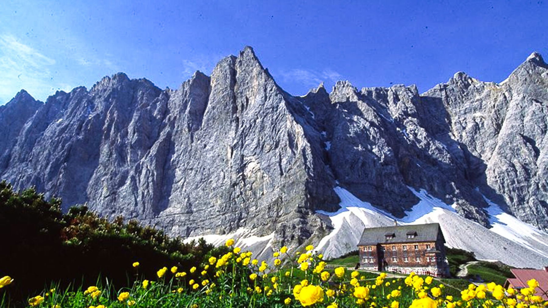 Die Falkenhütte vor den imposanten Lalidererwänden. Foto: O. Leiner