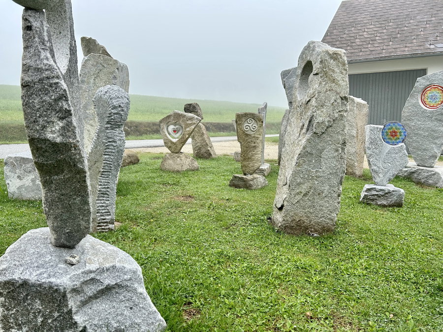 Granit-Kunst in Hundsberg. Foto Veronika Schöll