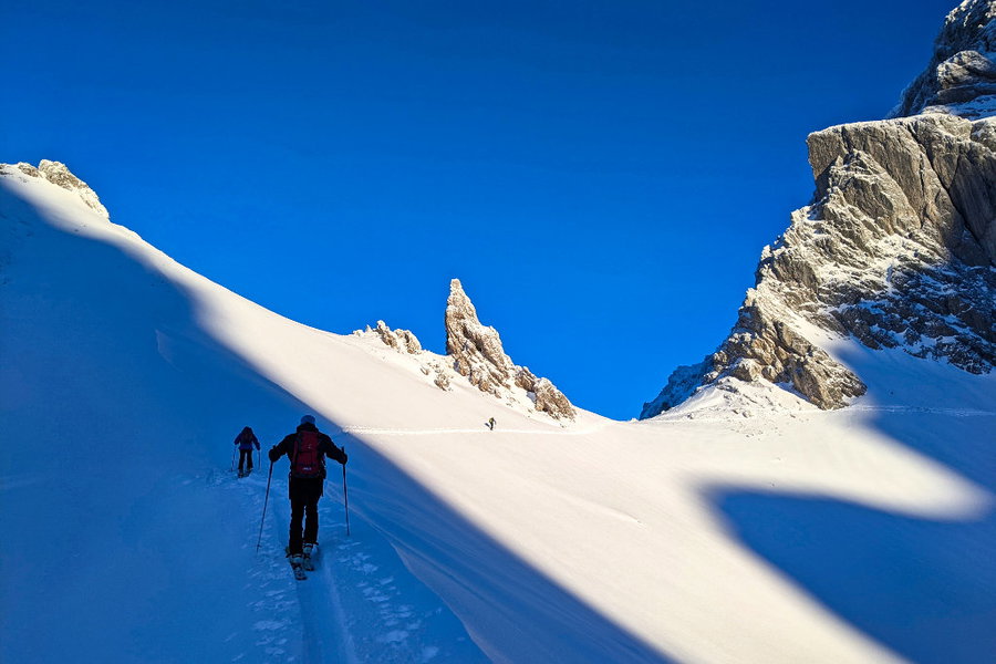 Bizarre Felskulisse: der Weg zum Hinteren Tajatörl. Foto: Jana Etter