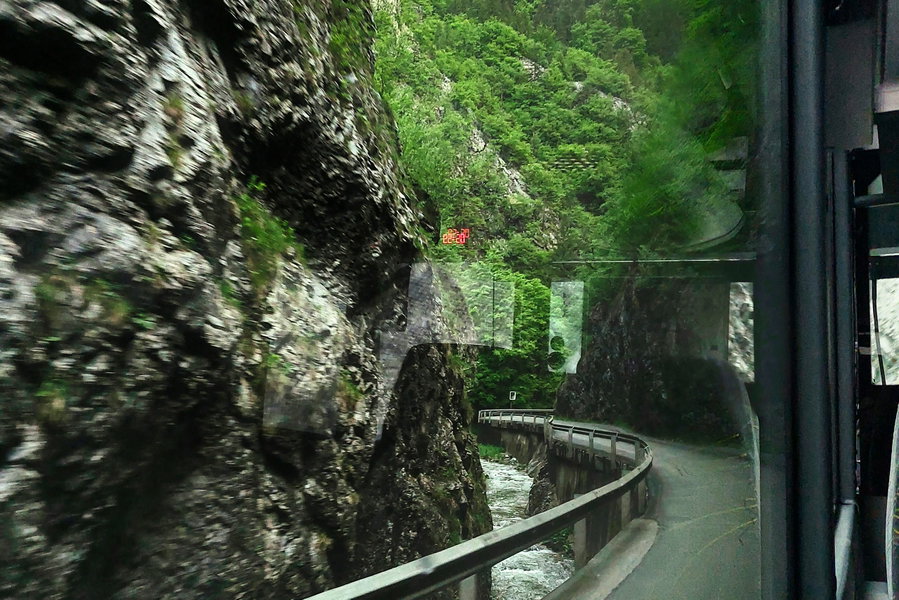 Anreise mit dem Bus durch die Weizklamm. Foto: Alice Frischherz