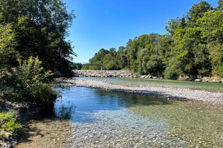 Vor dem Kraftwerk. Foto: Eva Maria Ginal
