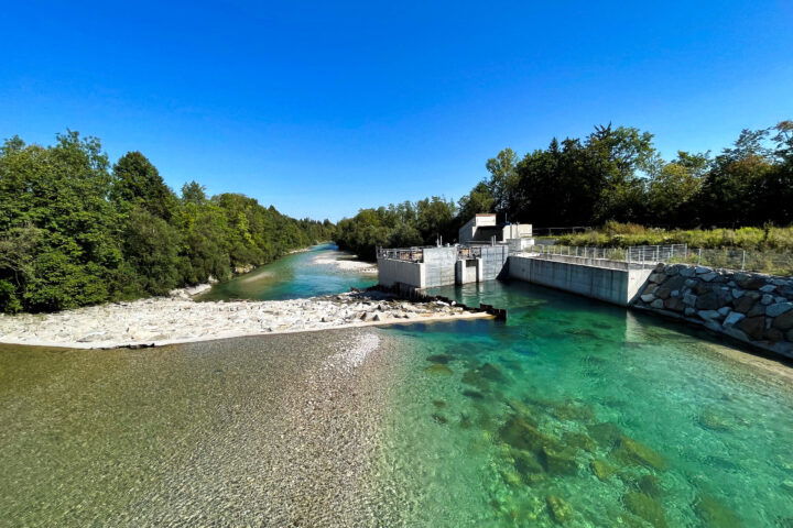Blick von der Brücke auf das Wehr. Foto: Eva Maria Ginal