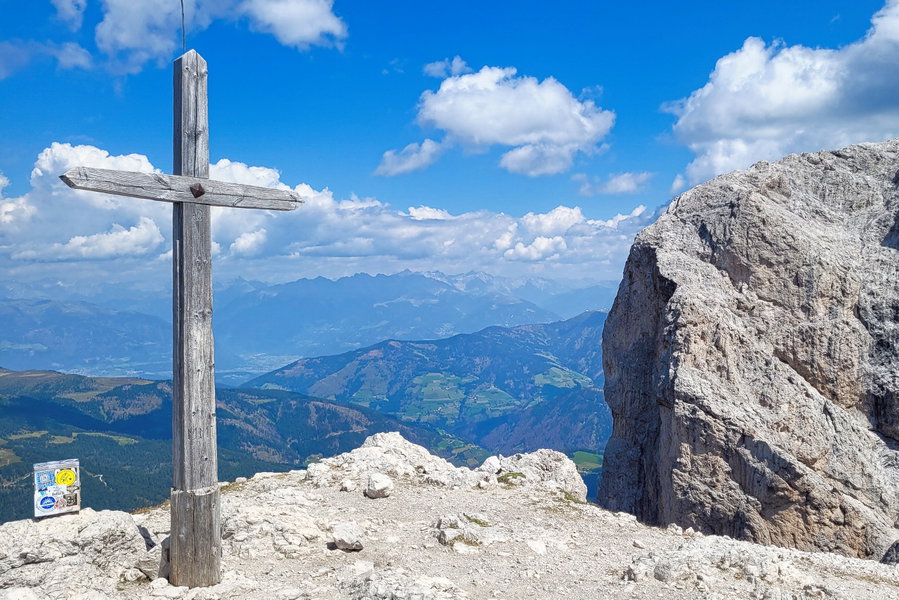 Blick vom Kleine auf den Großen Peitlerkofel. Foto: Konrad Gwiggner