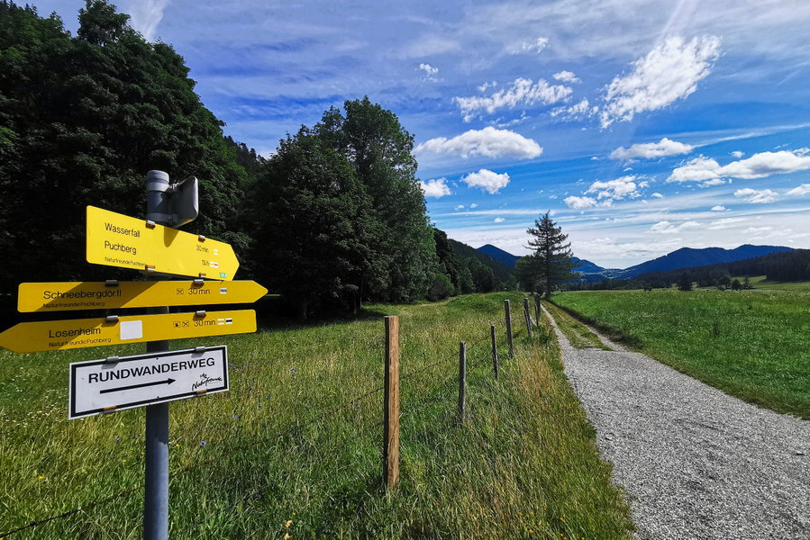 Wegweiser Richtung Wasserfall. Foto: Sonja Wesely