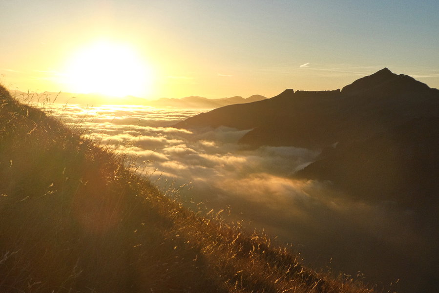 „mornig has broken…“ Sonnenaufgang über dem Göß- und Maltatal. Foto: Karl Plohovich