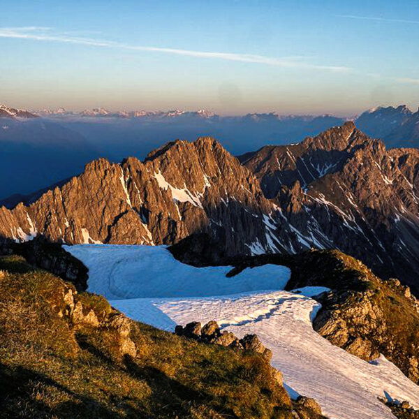 Lohn der Frühaufsteher: Sonnenaufgang auf der Erlspitze. Foto: Naturpark Karwendel
