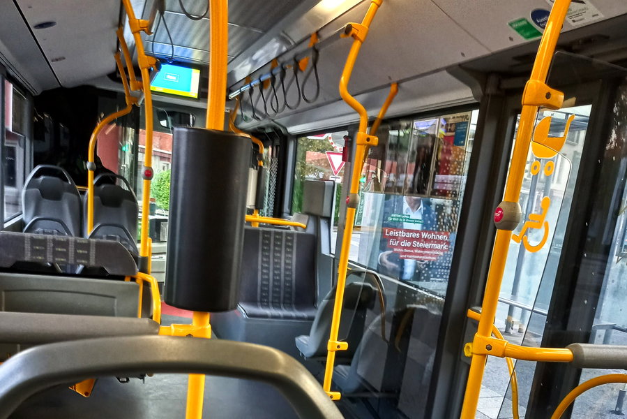 In aller Früh am Feiertag im Bus. Foto: Martina Friesenbichler