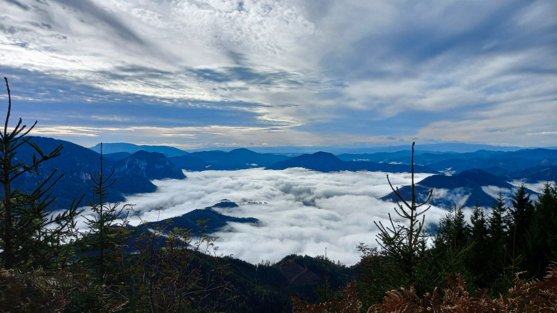 Links hinten der Schöckl, davor der Röthelstein. Foto: Martina Friesenbichler