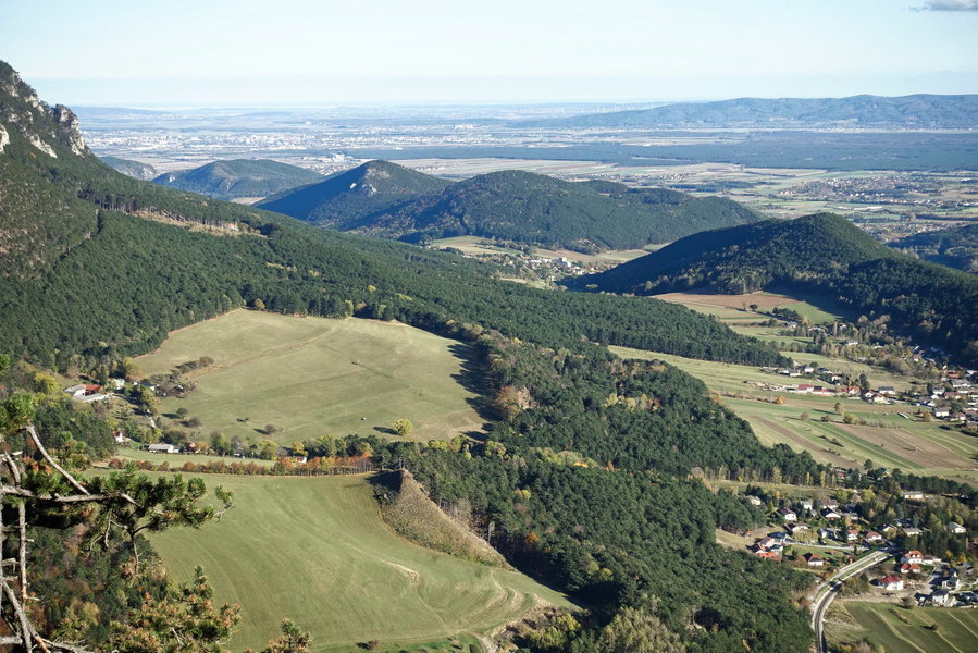 Fischauer Vorberge, Blick vom Geländ. Foto: Gerold Petritsch