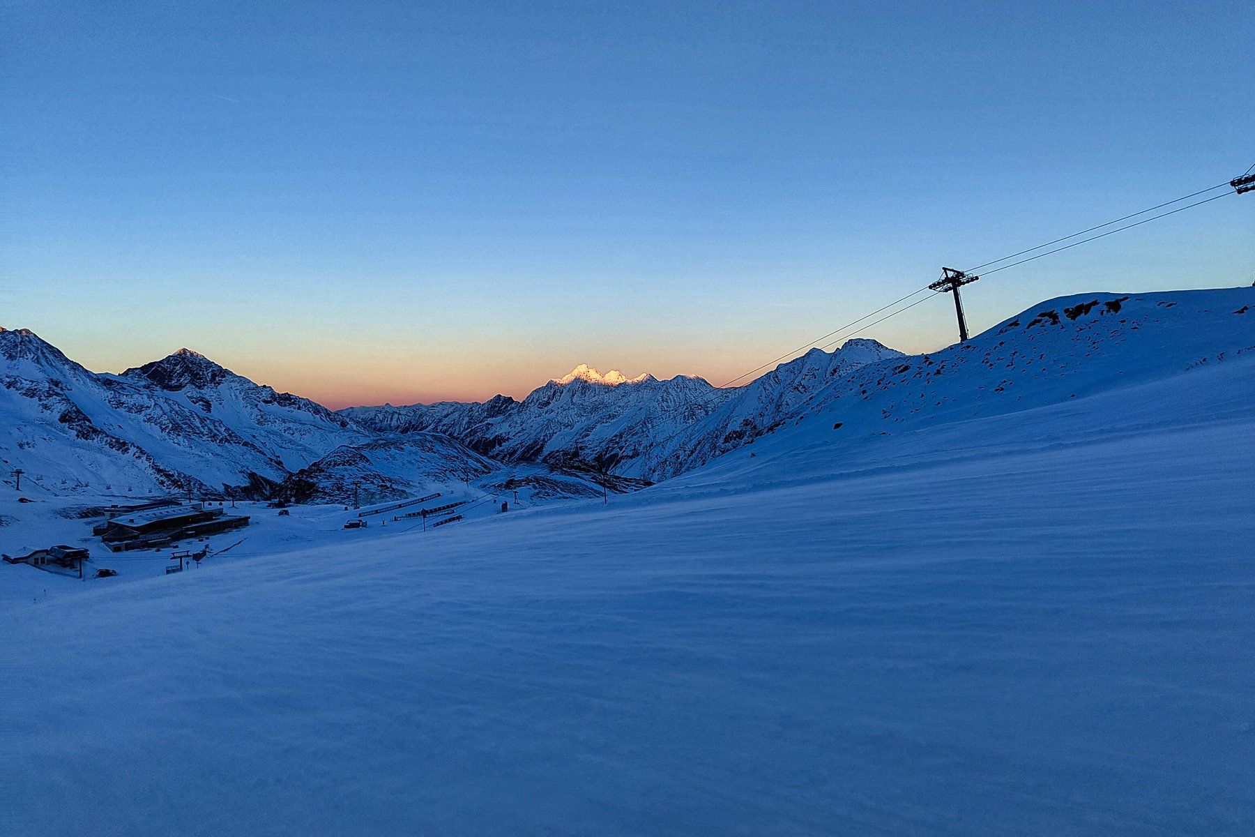 Sonnenuntergang bei der Abfahrt 2. Foto: Simon Widy