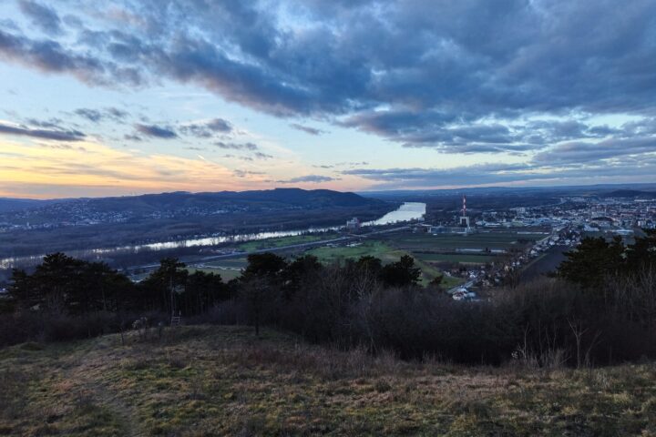 Ausblick und Materl auf der Elisabethhöhe. Fotos: Simon Widy