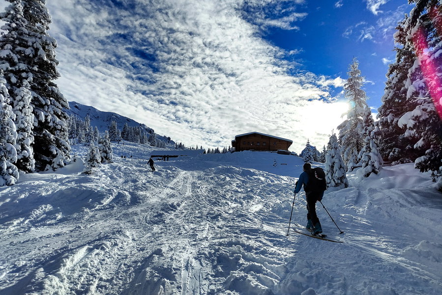 Aufstieg vorbei an der Birgitzer Alm. Foto: Simon Widy