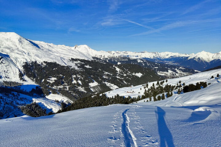 Hinter uns das Fotschertal und die Furggesalm, vor uns der Gipfel des Schaflegerkogels. Fotos: Simon Widy
