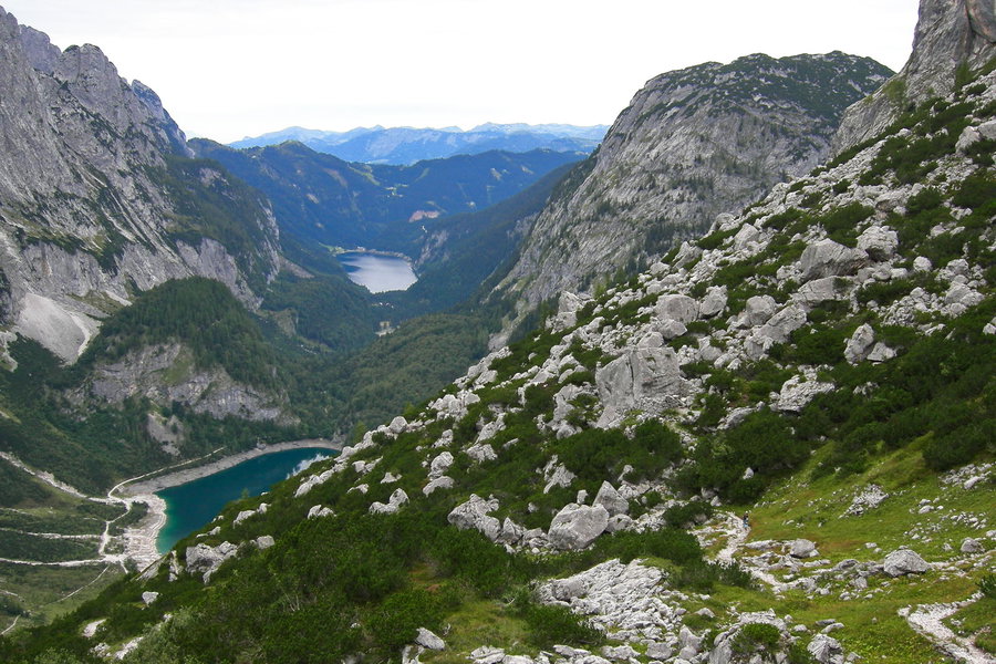 Ehe wir uns versehen, sind wir schon einige hundert Höhenmeter über dem Hinteren Gosausee. Inzwischen können wir auch den Vorderen Gosausee in voller Pracht sehen. Foto: Siebenbrunner, POW AT