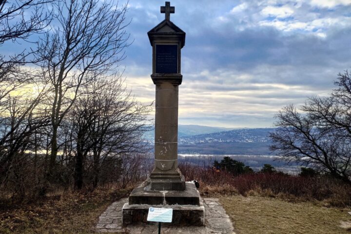 Ausblick und Materl auf der Elisabethhöhe. Fotos: Simon Widy