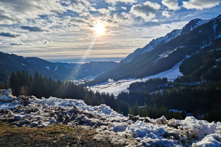 Ab hier wird der Schnee langsam mehr, sodass wir bald die Skier anschnallen können. Foto: Toni, POW AT