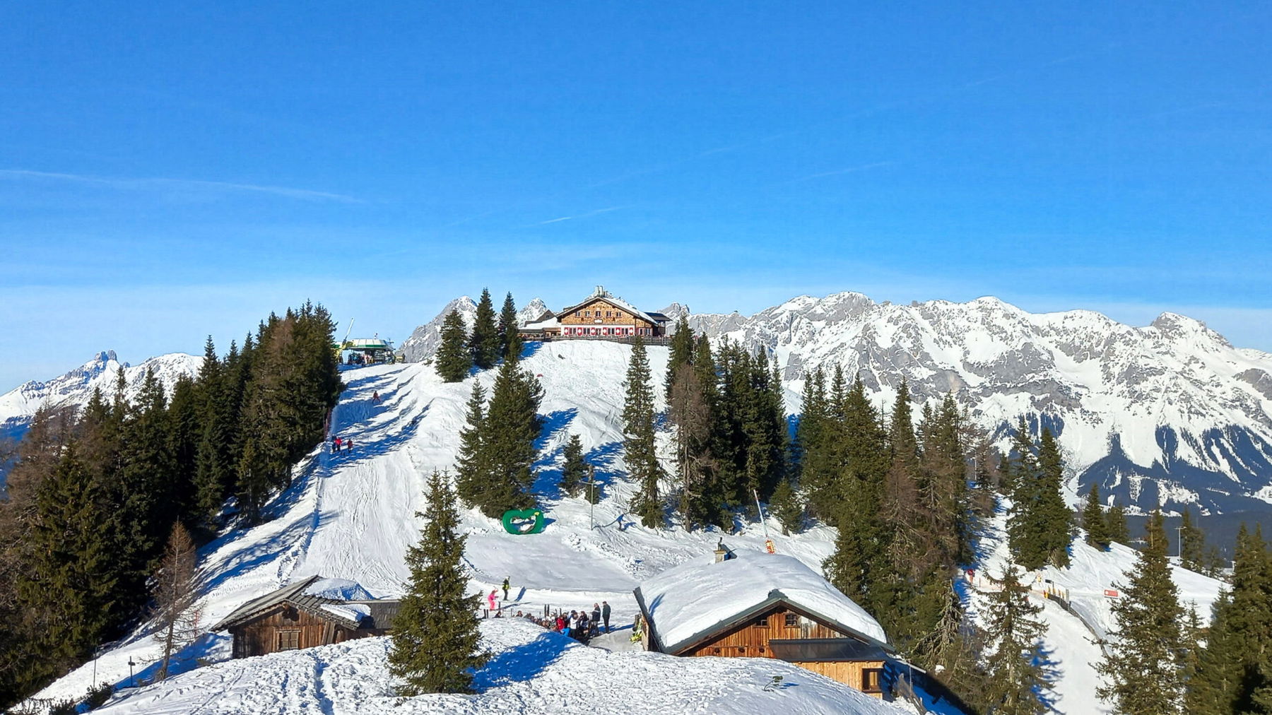Blick von der Kleinen Hochwurzen zur Hochwurzen. Davor die Hochwurzenalm. Foto: Martina Friesenbichler