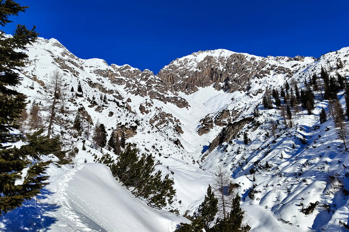 Blick auf die Aufstiegsroute durchs Höllkar. Foto: Simon Widy