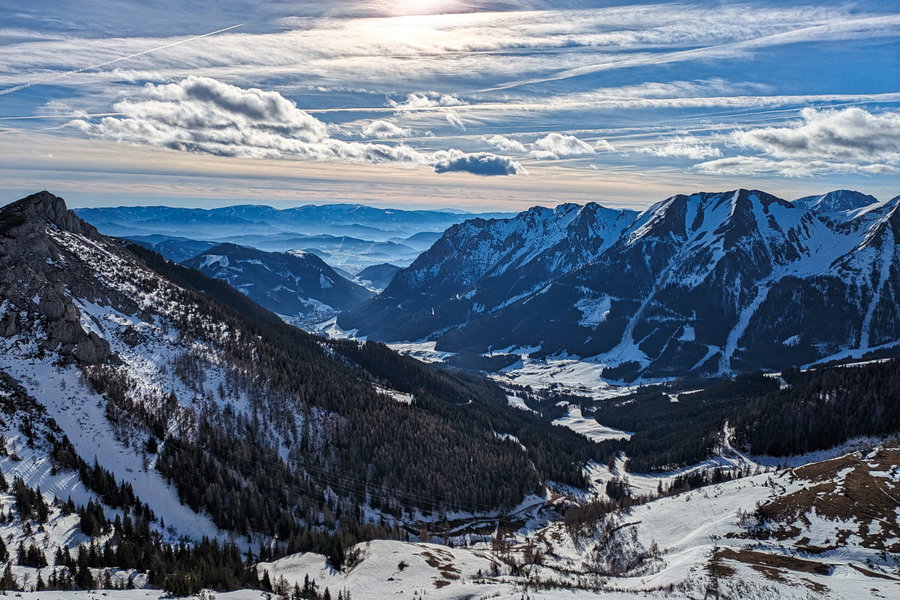 Panoramaeindruck aus dem Aufstieg, links im Bild die Leobner Mauer. Foto: Anna, POW AT