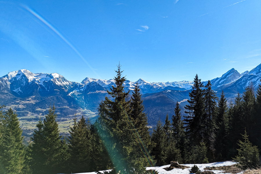 Der Hirschkaser bietet einen fantastischen Rundumblick vom Göllmassiv über den Hochkönig bis hin zur Reiteralpe. Foto: Maresa Brandner